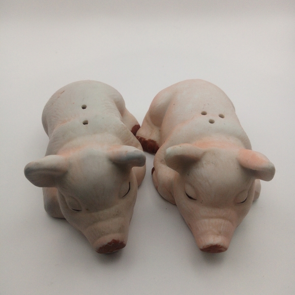 Collectible Pig Salt & Pepper Set - Picture 1 of 5
